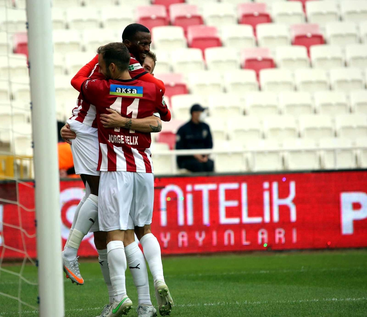 Süper Lig: Sivasspor: 1 Fatih Karagümrük: 0 (Maç devam ediyor)