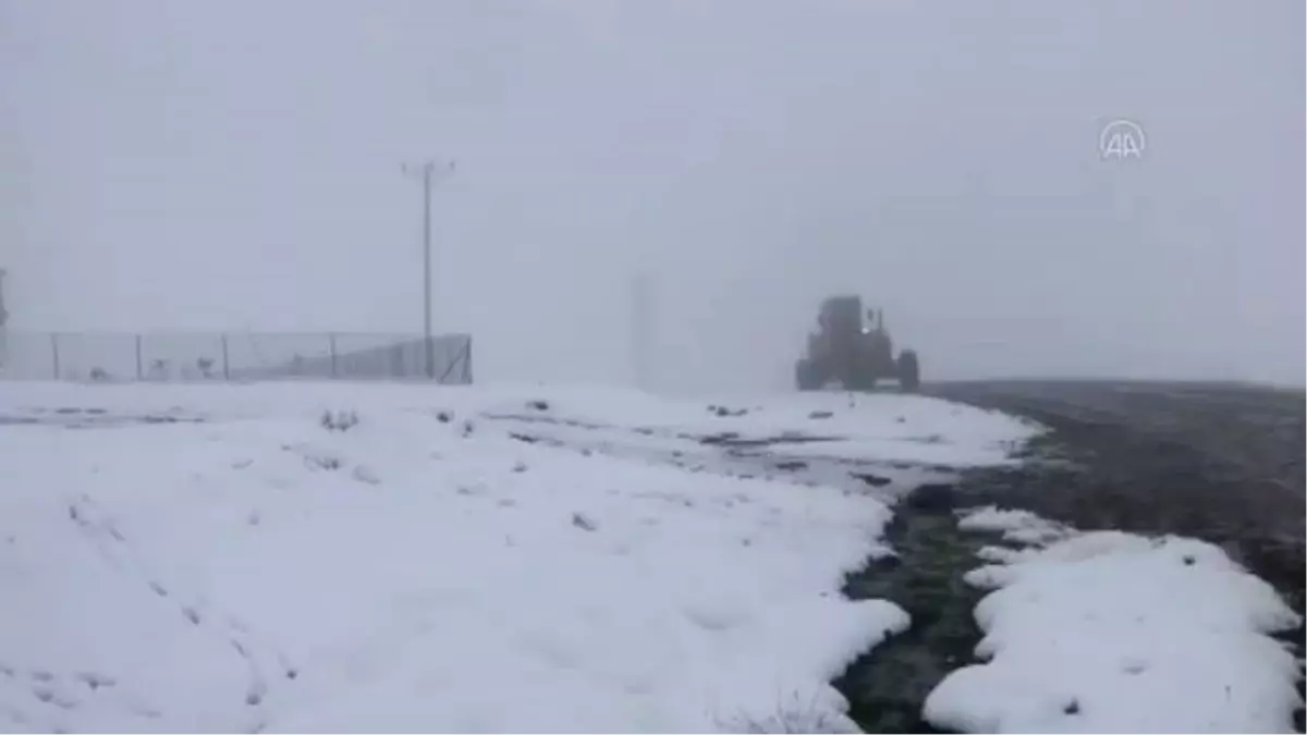 Tipi nedeniyle dağda mahsur kalan çoban ve sürüsü kurtarıldı