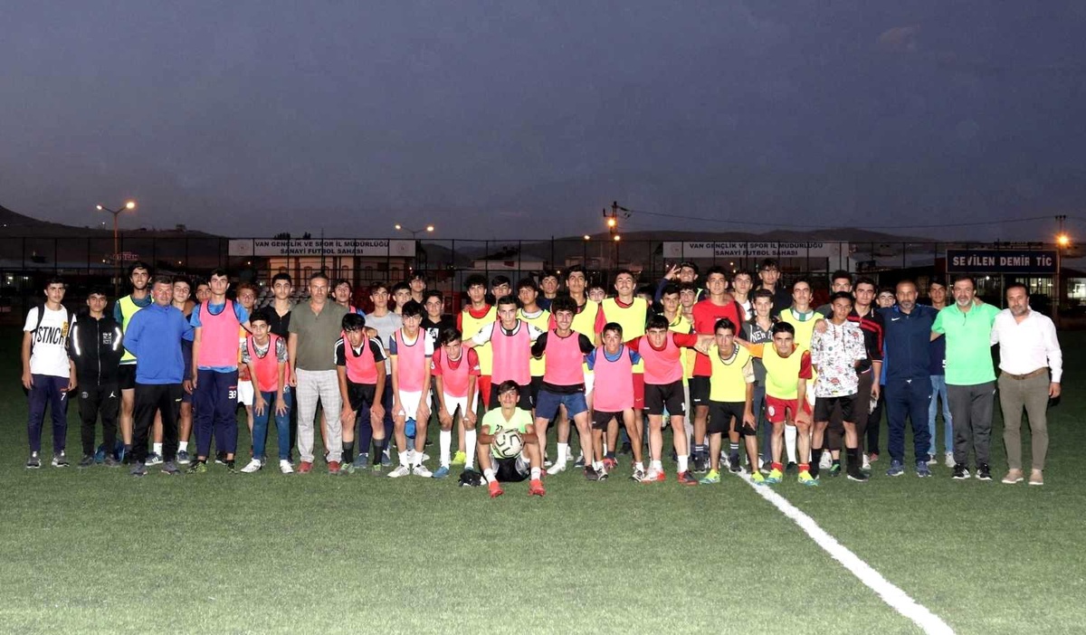 Van Büyükşehir Belediye Spor Kulübü\'nün futbol takımları çalışmalara başladı