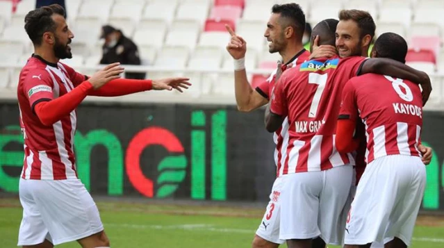 Yiğido evinde ilk kez güldü! Sivasspor, sahasında Fatih Karagümrük'ü 4-0 yendi