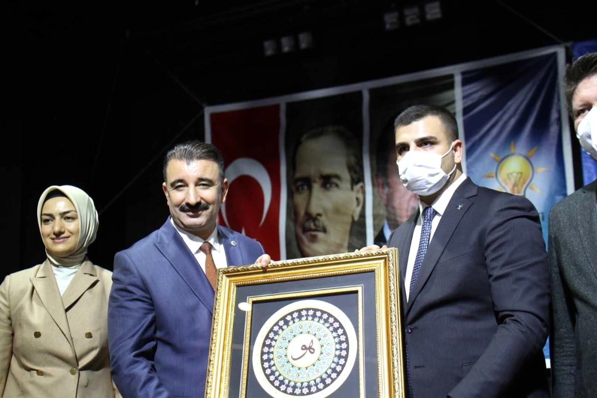 AK Partili İnan\'dan Kılıçdaroğlu\'na: "İzmir\'in turist vekili"