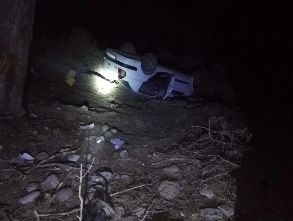 Son dakika: Antalya\'da otomobil şarampole devrildi: 1 ölü, 4 yaralı