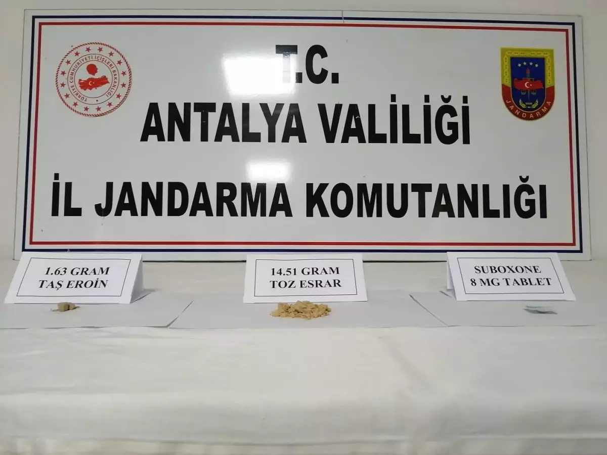 Antalya\'da yol kontrol noktasında uyuşturucu ele geçirildi