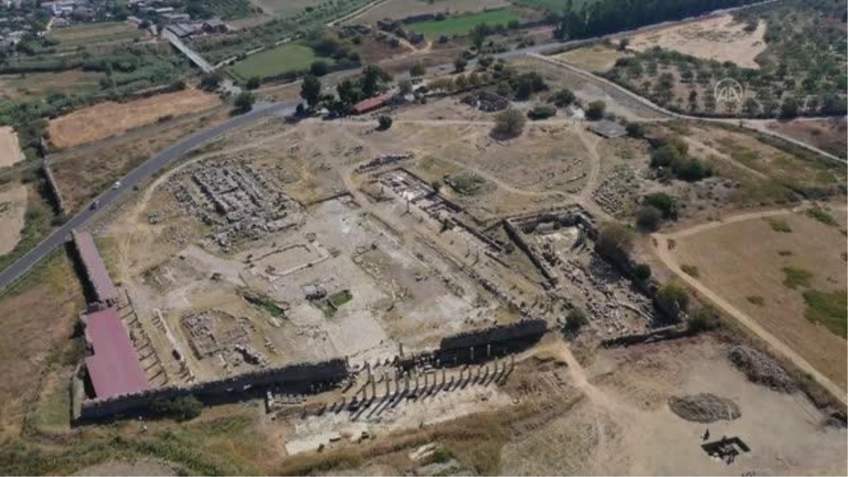 AYDIN -Magnesia\'daki kazılarda Zeus Tapınağı\'nın giriş kapısına ulaşıldı