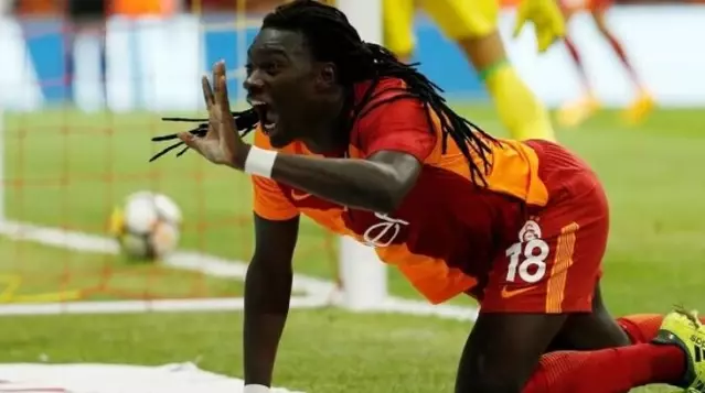 Bafetimbi Gomis, Galatasaray'a başarılar diledi! Taraftar Geri dön yorumları yaptı