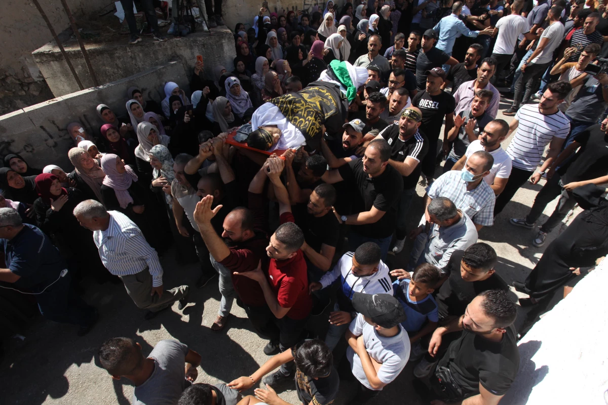 Batı Şeria\'daki çatışmalarda hayatını kaybeden Filistinlilerden biri için tören düzenlendi