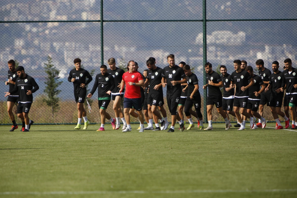 Batuhan Karadeniz\'le kadrosunu güçlendiren Iğdırspor şampiyonluk hedefliyor