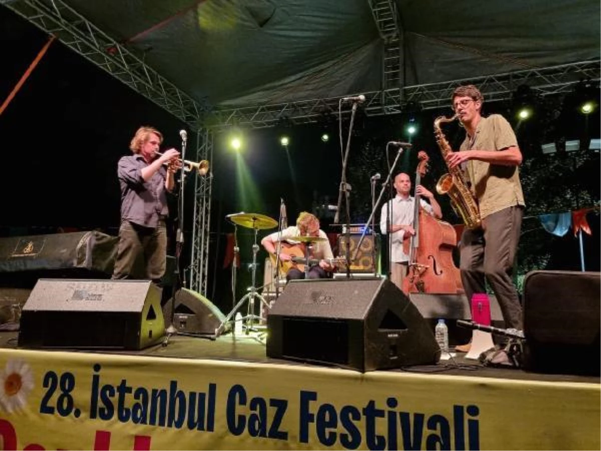 Beşiktaş\'ta \'Caz Festivali\'ne vatandaşlardan yoğun ilgi