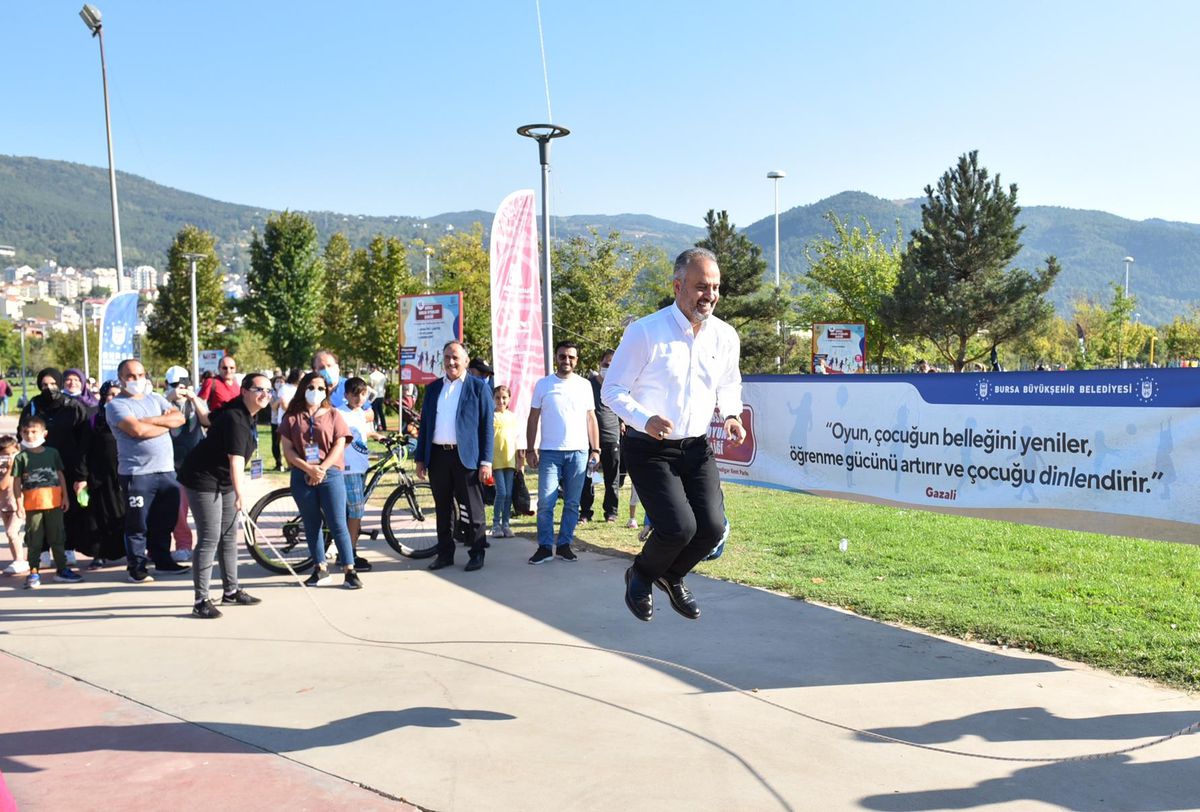 Sokakta oyun bir başka güzel
