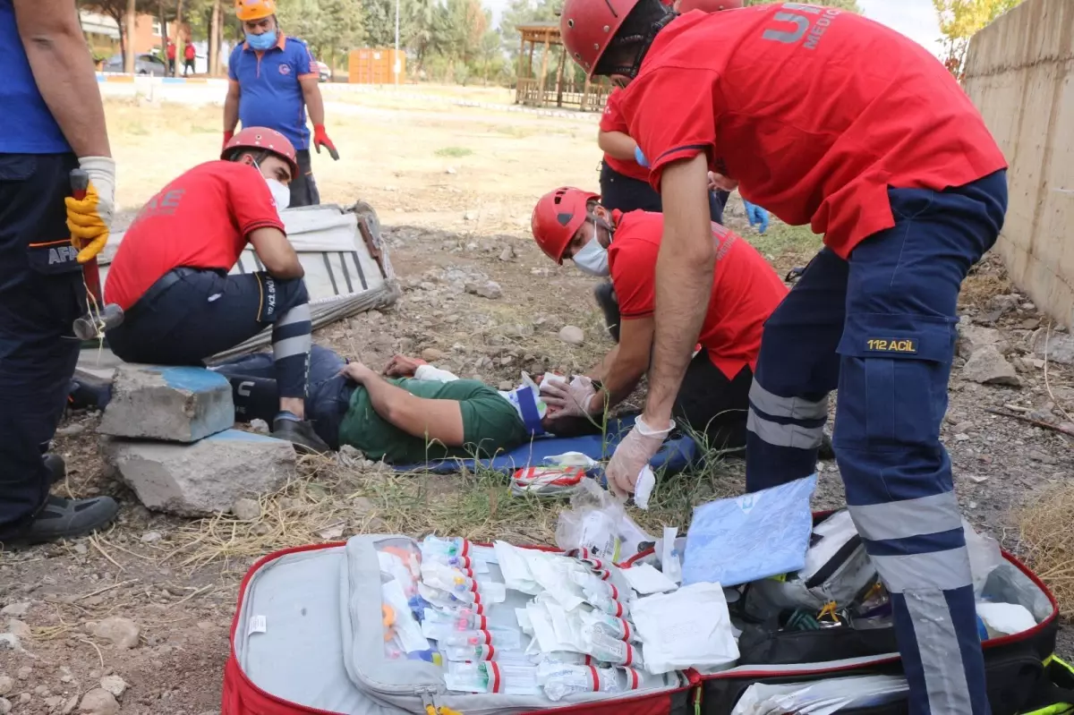 Diyarbakır\'da AFAD ve UMKE\'den deprem tatbikatı