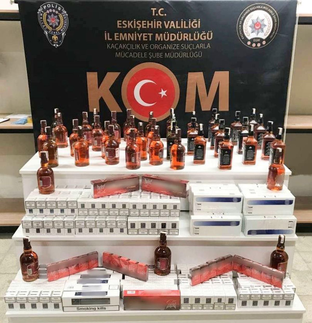 Eskişehir\'de bir evde kaçak içki ve sigaralar ele geçirildi