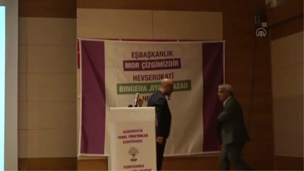 HDP\'li Sancar, "Demokratik Yerel Yönetimler Konferansı"nda konuştu