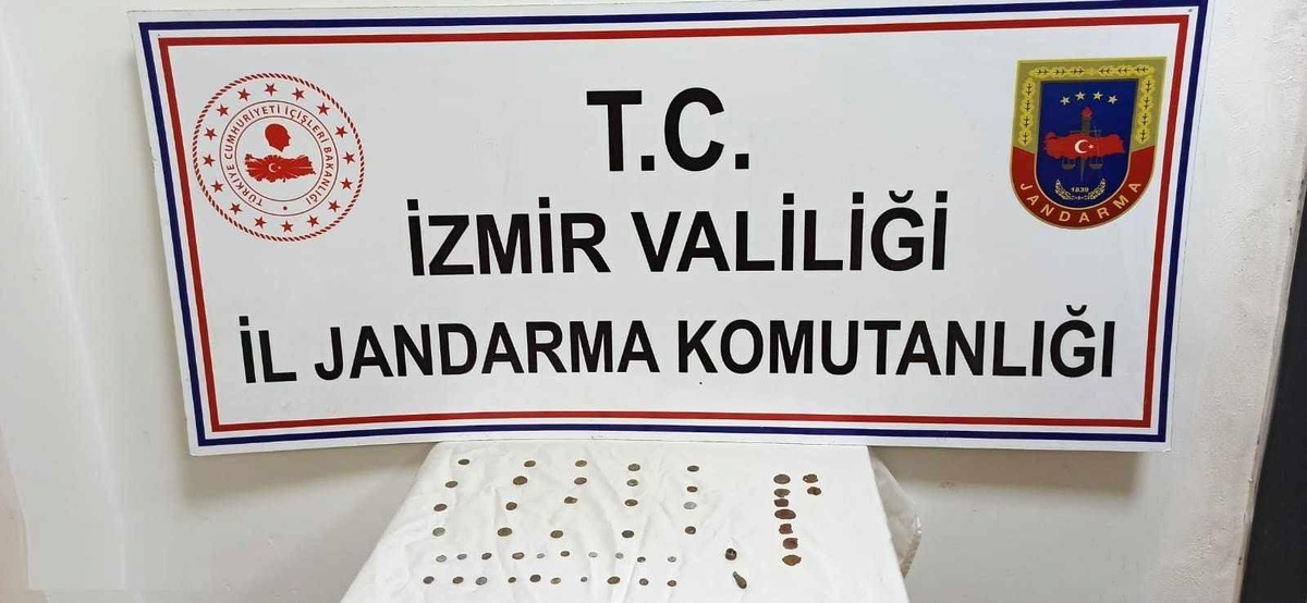 Son dakika 3. sayfa: İzmir\'de jandarma 51 adet tarihi eser ele geçirdi
