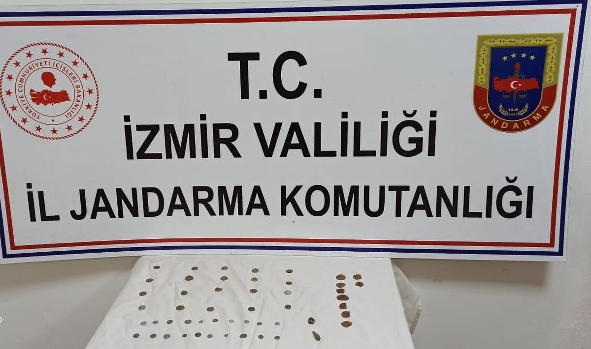 İzmir\'de tarihi eser kaçakçılığı operasyonunda 3 kişi yakalandı