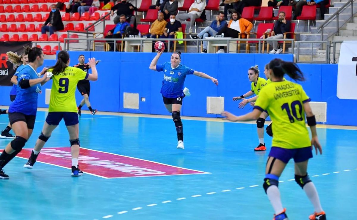 Mavi Kelebekler, üst üste üçüncü galibiyetini aldı