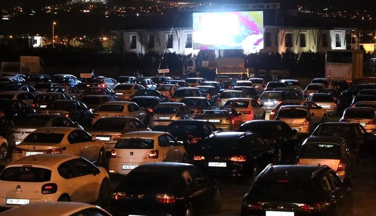 Melikgazi\'de arabalı sinema etkinliğinin son filmi "Başlangıç" oldu