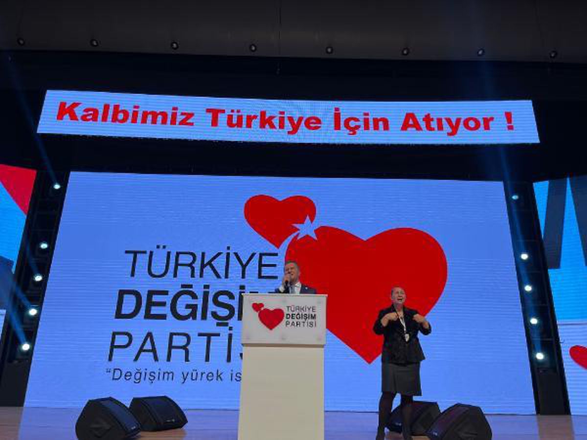 TDP\'de Sarıgül yeniden Genel Başkanlığa seçildi