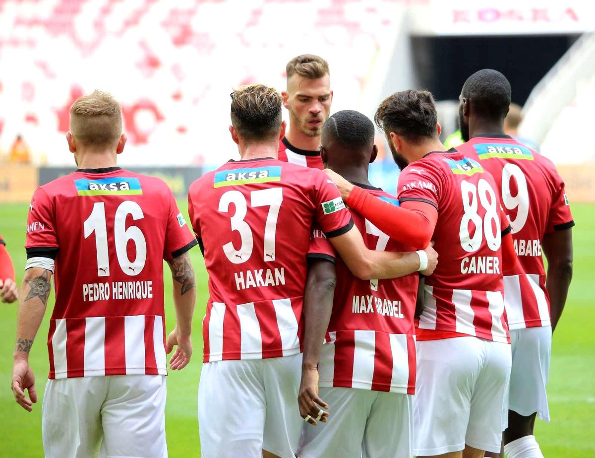 Sivasspor evinde ilk kez kazandı