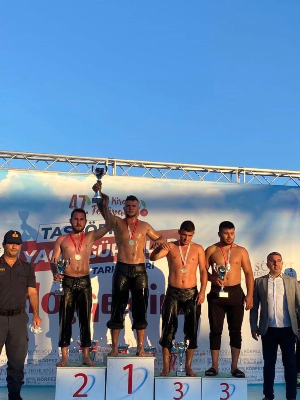 Alaplı Aktif Gençlik ve Spor kulübünün güreşçileri İzmit\'de şampiyon oldu