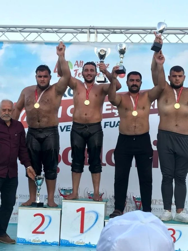 Alaplı Aktif Gençlik ve Spor kulübünün güreşçileri İzmit'de şampiyon oldu