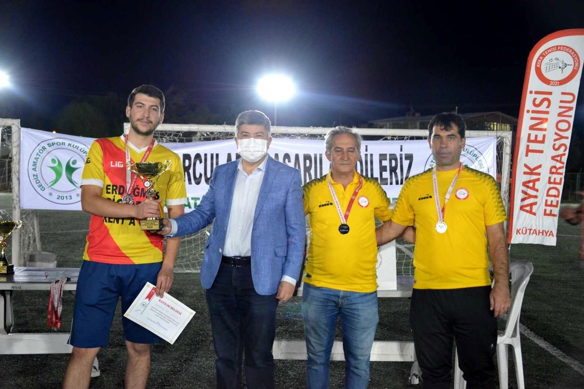 Ayak tenisi bölge şampiyonası Gediz\'de yapıldı