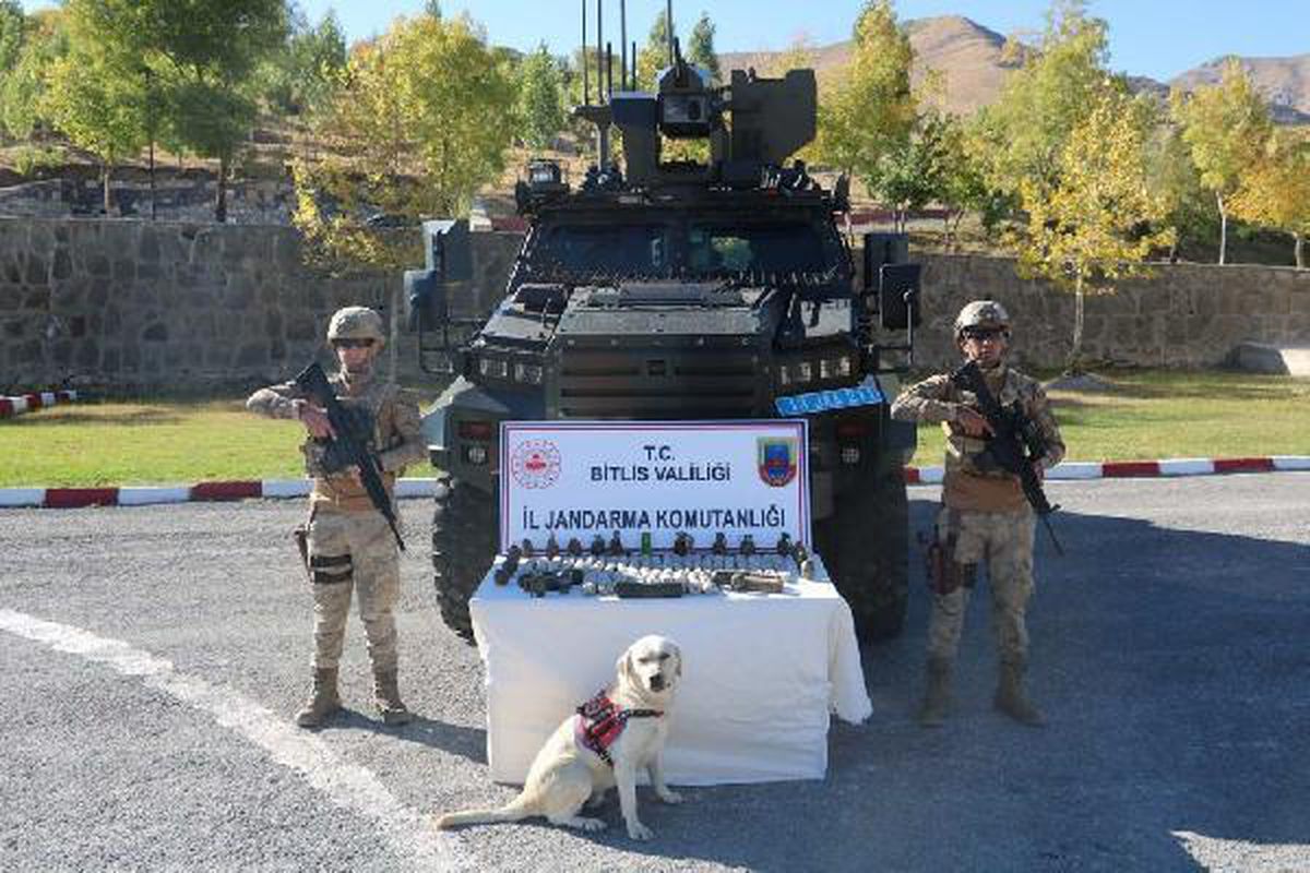 Eren-11 operasyonlarında toprağa gömülü patlayıcı madde ele geçirildi