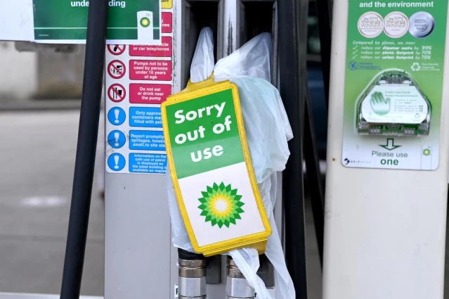 İngiltere'de akaryakıt krizi yaşanıyor! BP istasyonlarının 3'te 1'inde yakıt tükendi