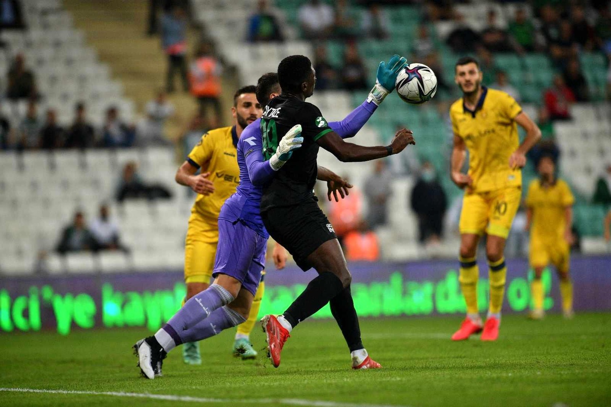 Bursaspor, Timsah Park\'ta 8 puan kaybetti