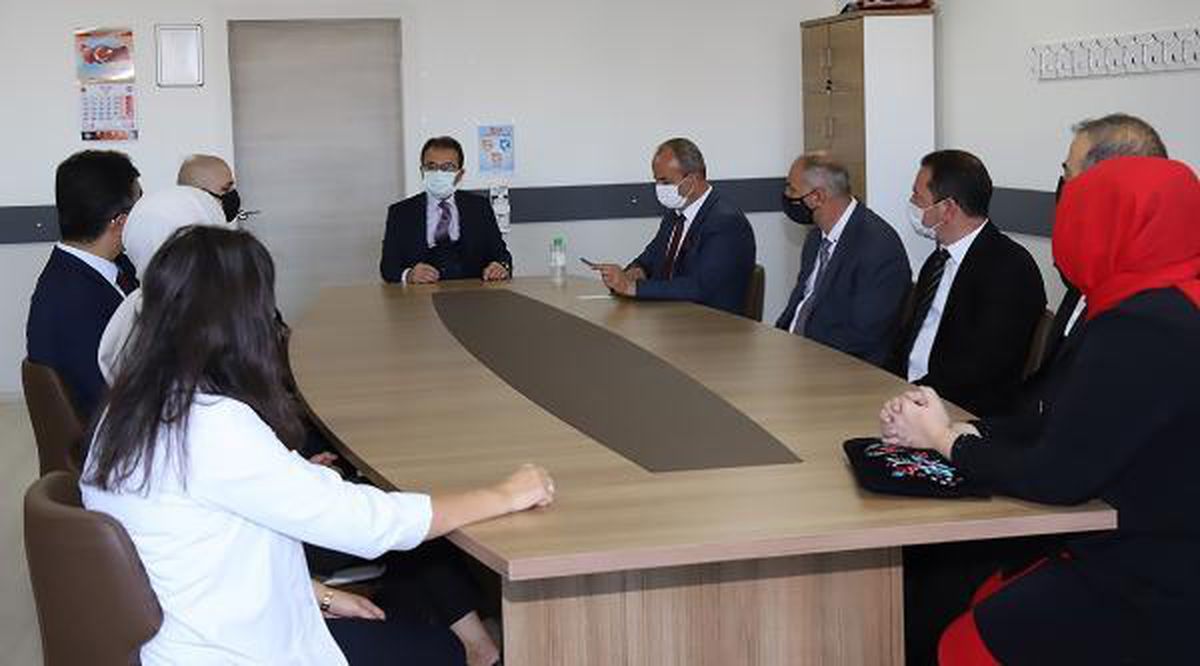 Çankırı ve Çorum valilerinden 18 yaş altına aşı uyarısı