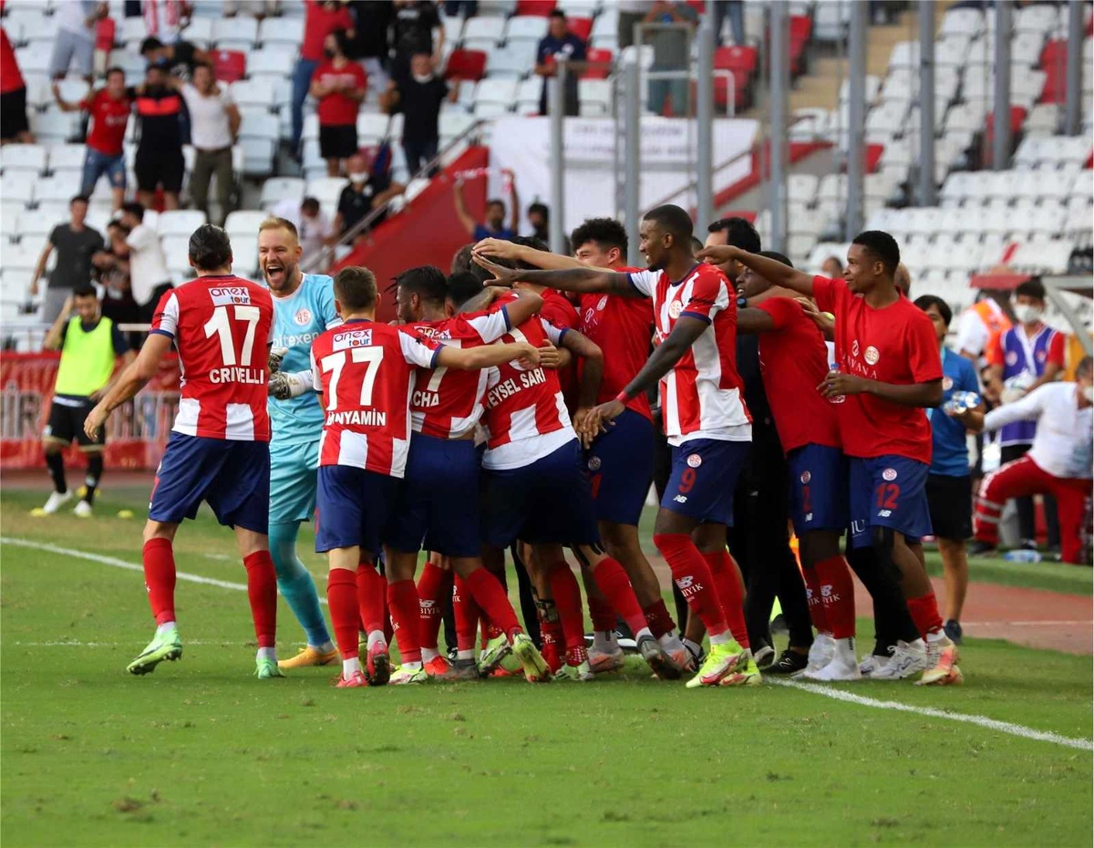 FT Antalyaspor, Adana Demirspor\'a moralli hazırlanıyor