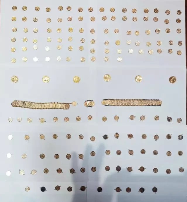 Hatay'da eksik gramajlı altın operasyonu: 206 çeyrek, 6 tam altın ele geçirildi Hatay'da eksik gramajlı altın operasyonu: 206 çeyrek, 6 tam altın ele geçirildi