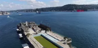 İSTANBUL BOĞAZI'NIN ORTASINDA MOLOZ YIĞINI