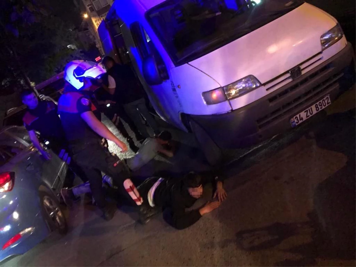 İstanbul\'da minibüsle motosiklet çalan hırsızlara suçüstü