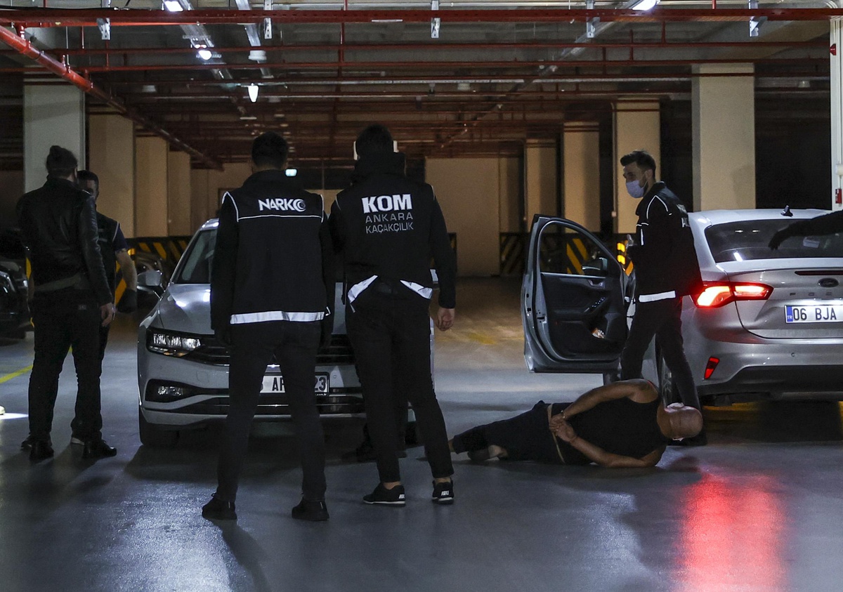 Son dakika... İSTANBUL\'DA UYUŞTURUCU OPERASYONU: 32 ŞÜPHELİ YAKALANDI