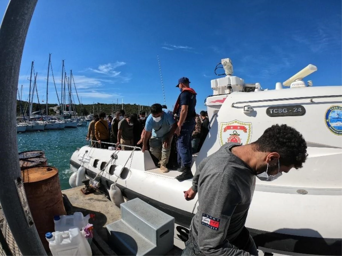 İzmir açıklarında 114 düzensiz göçmen yakalandı