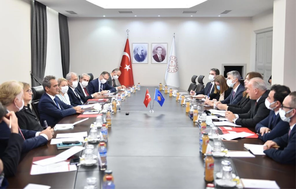 Milli Eğitim Bakanı Özer, Kosova Eğitim Bakanı ve Bölgesel Kalkınma Bakanı ile bir araya geldi