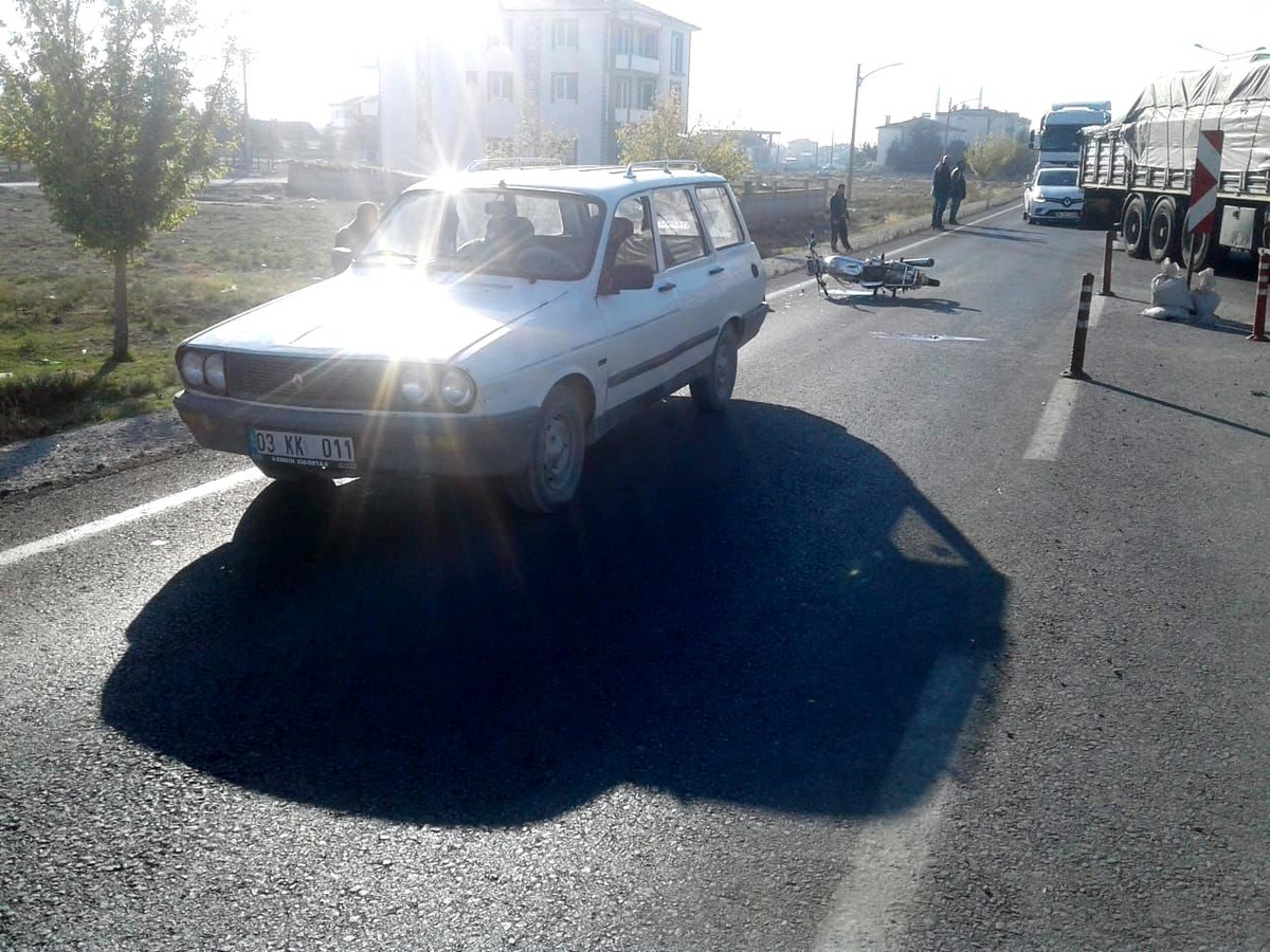 Son dakika haberi! Motosiklet otomobile arkadan çarptı, sürücüsü hayatını kaybetti