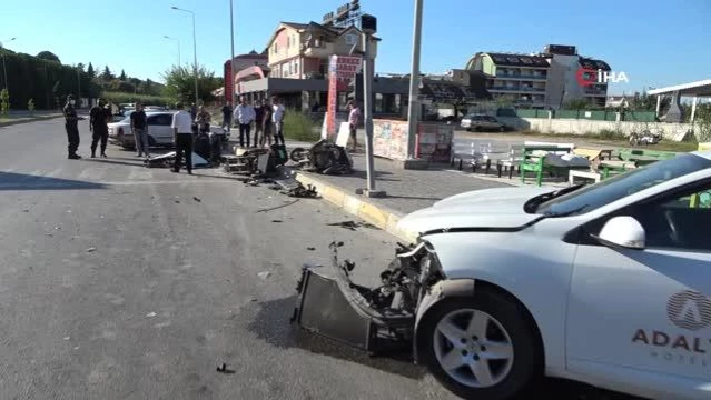 Son dakika: Otomobillerin hurdaya döndüğü kaza kamerada