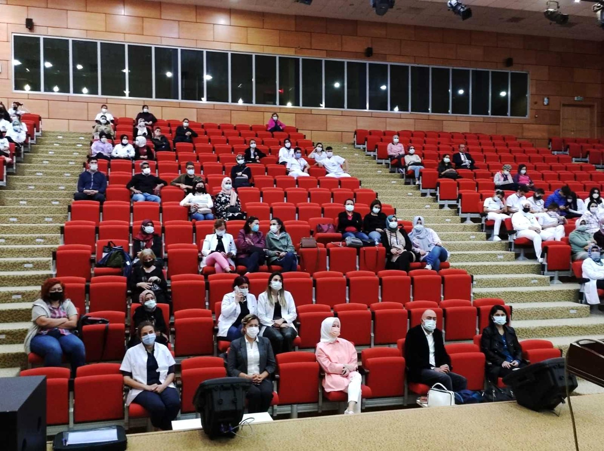 Sağlık personellerine ailenin korunması ve kadına karşı şiddetin önlenmesi anlatıldı