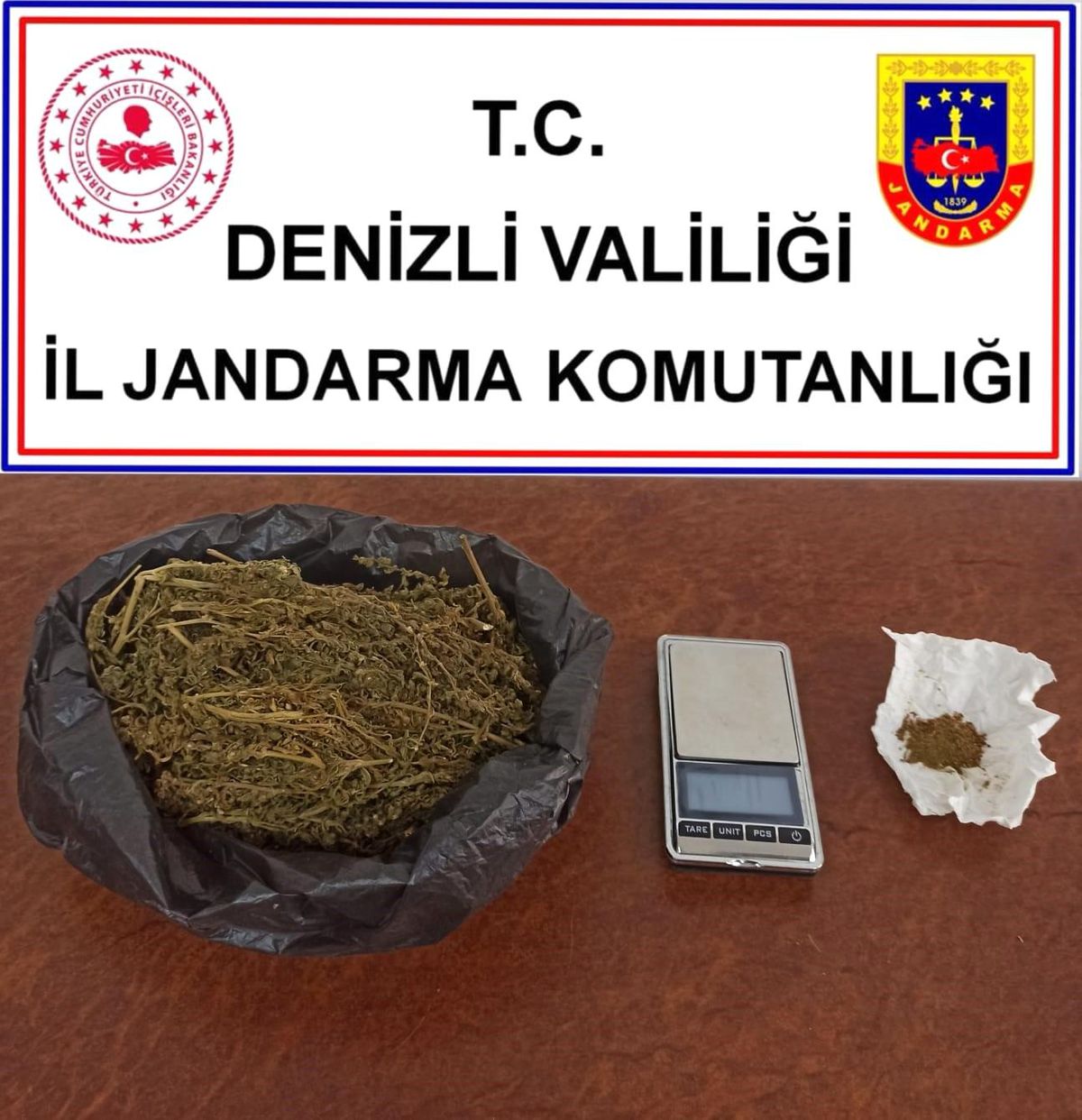 Suç örgütüne üye olmaktan aranan şahıstan 215 gram esrar çıktı