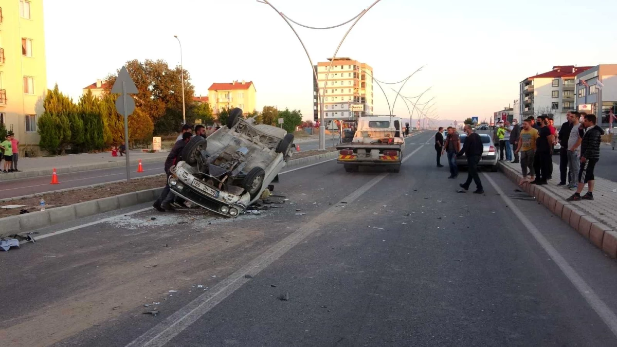 Takla atan otomobildeki 4 kişi yaralandı