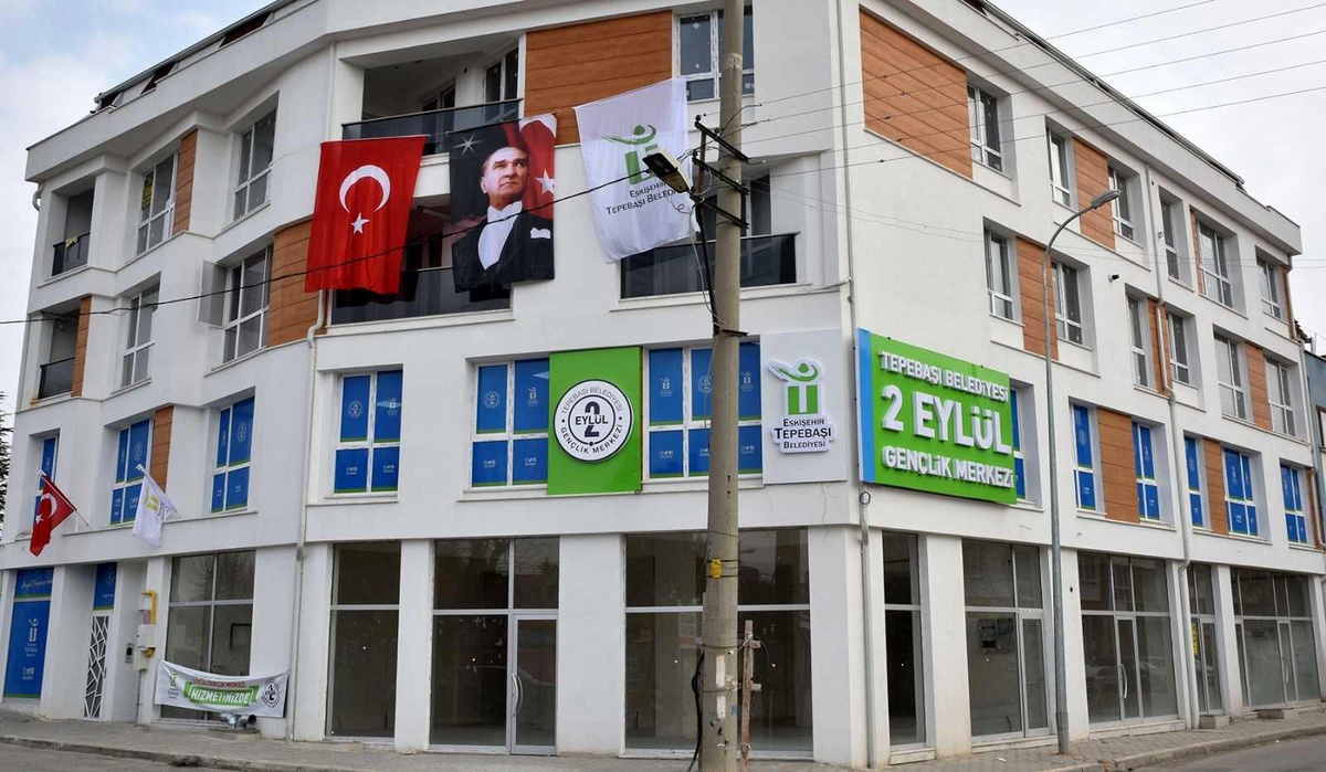 Tepebaşı\'nda Gençlik Merkezleri gençlerin yanında