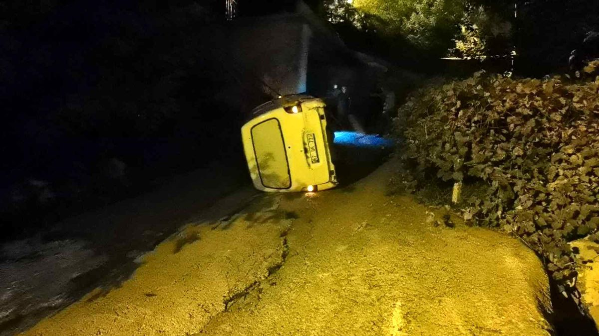 Zonguldak\'ta su aracı devrildi: 1 yaralı