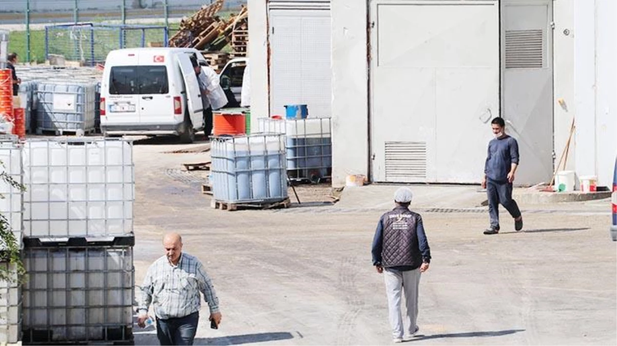 Asit kuyusuna düşen fabrika sahibi ve onu kurtarmaya çalışan işçi yaşamını yitirdi