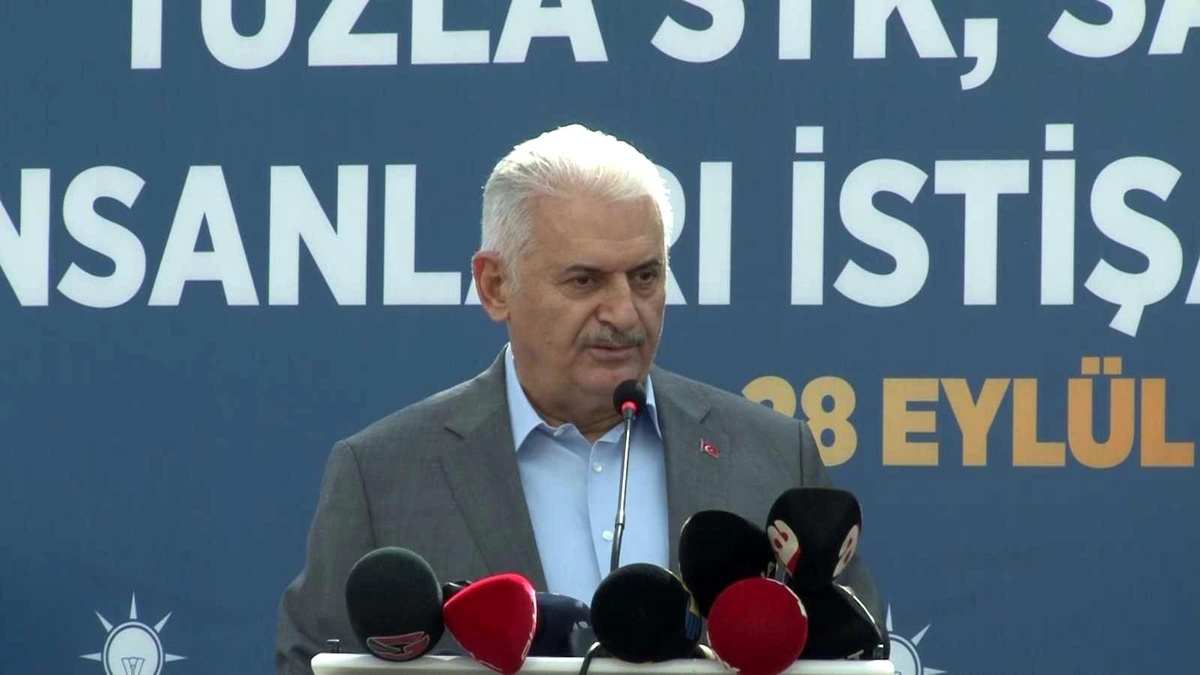 Binali Yıldırım Tuzla\'da sanayici ve iş insanları istişare toplantısına katıldı