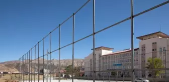 Bitlis Belediyesi 13 mahallede semt sahası kuruyor