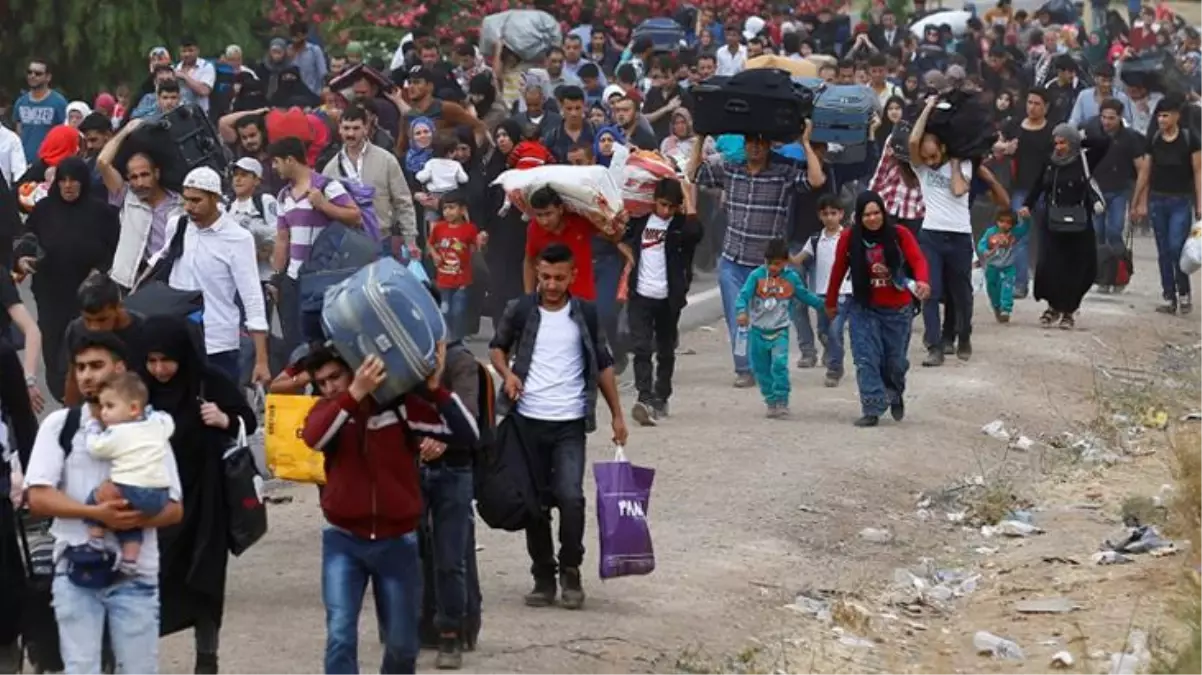 Dışişleri Bakanı Faysal Mikdad\'dan Suriyelilere "Ülkenize dönün" çağrısı yaptı: Kapılarımız ardına kadar açık