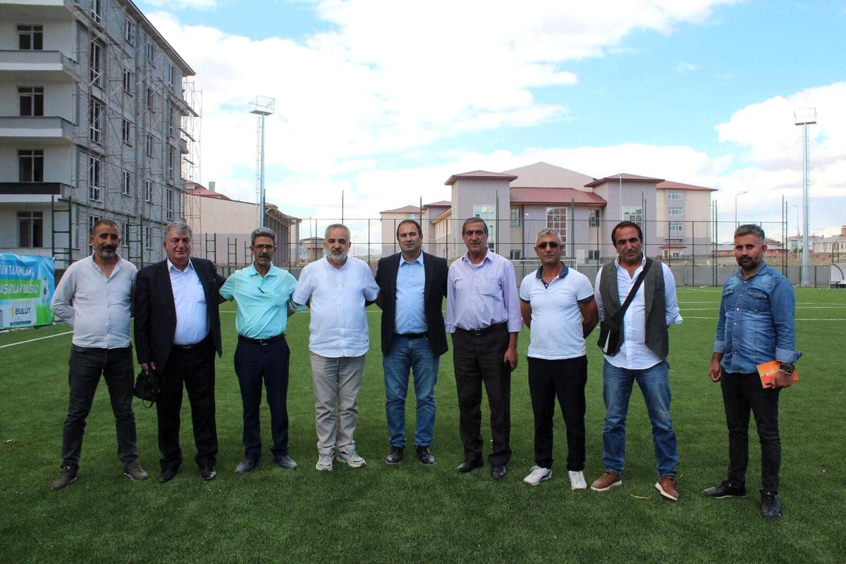 Doğubayazıt\'ta dört futbol takımı liglere hazırlanıyor
