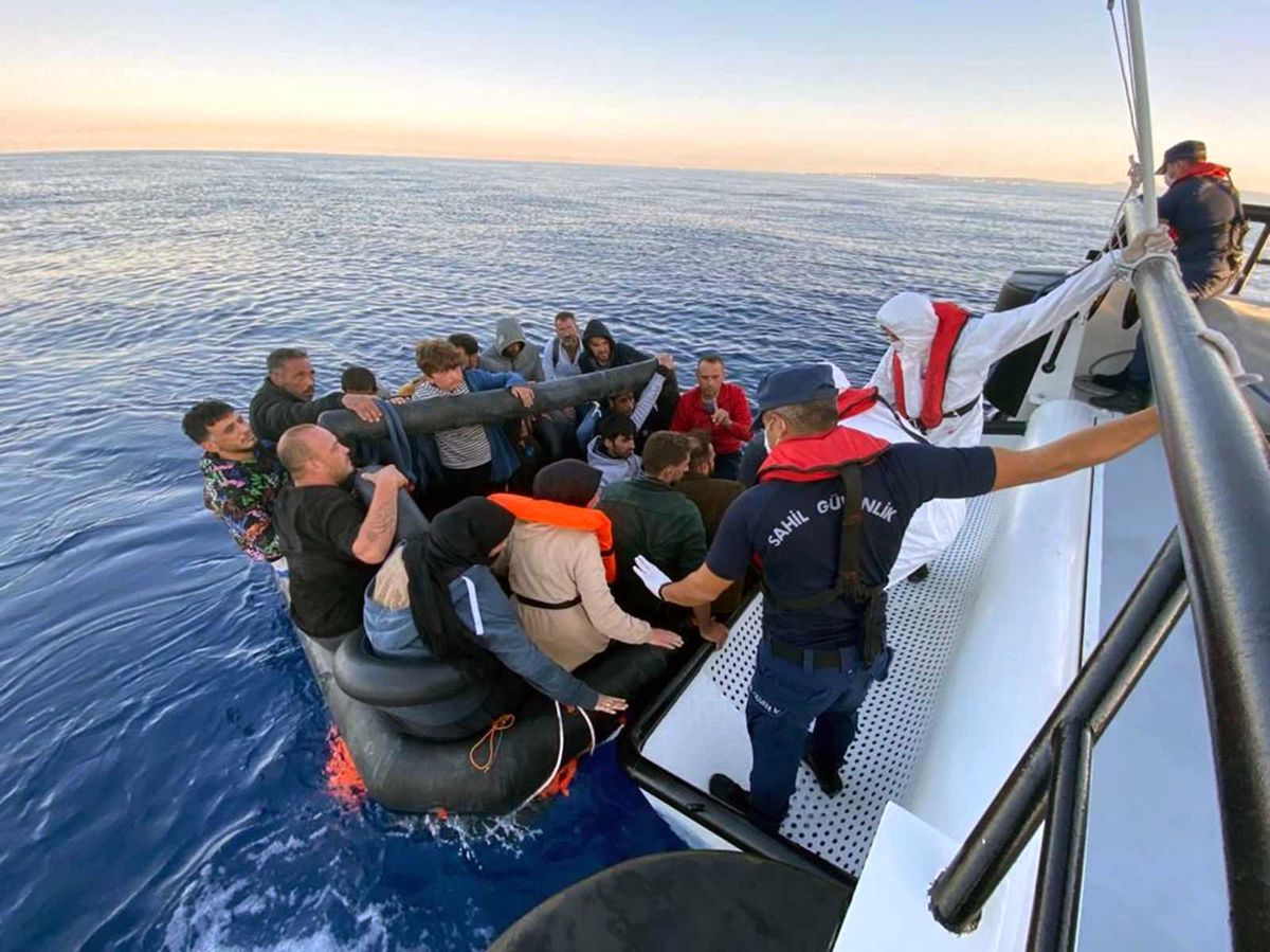 Ege Denizi\'nde 57 düzensiz göçmen kurtarıldı