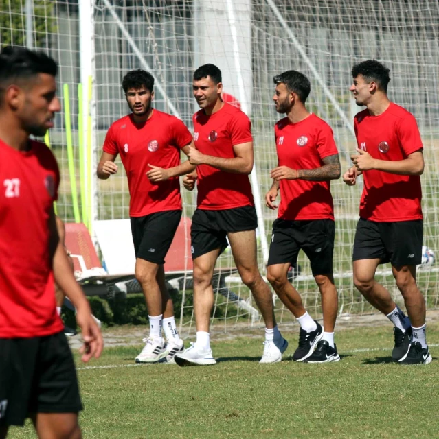 FT Antalyaspor, Adana Demirspor'la çıkış arıyor